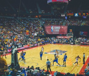 足球最新战报！克罗地亚队迎战俄罗斯队，激战正酣，豪门对决再度上演-爱游戏在线登录