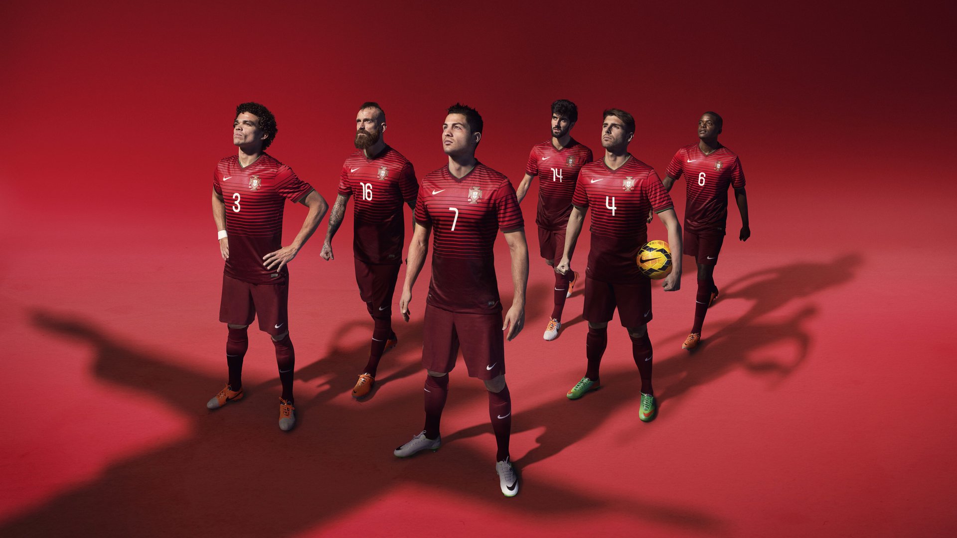 足球最新战报!克罗地亚队迎战俄罗斯队,激战正酣,豪门对决再度上演